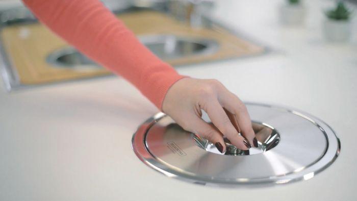 Lixeira de Embutir Tramontina Clean Round em Aço Inox com Balde Plástico 5 L